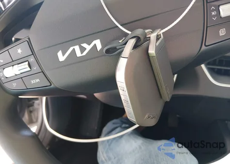 2025 Kia K4 Lxs z USA, uszkodzony, nr VIN 3KPFT4DE3SE237266